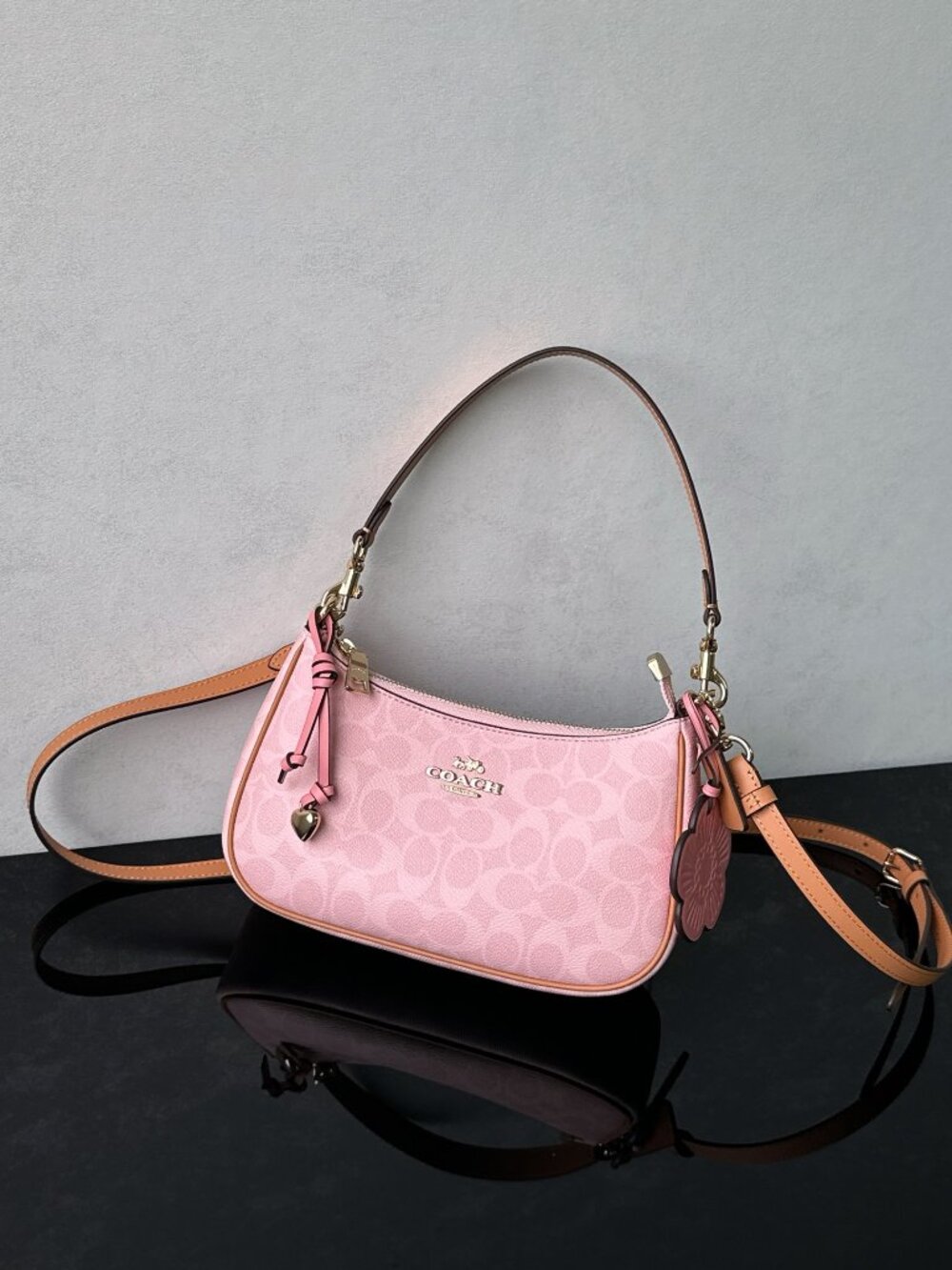 ✨Coach Blush Canvas Baguette Bag Floral Charm Convertible Crossbody Handbag - Picture 4 of 10